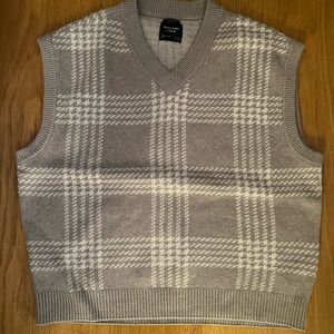 Abercrombie & Fitch V-Neck Sweater Vest